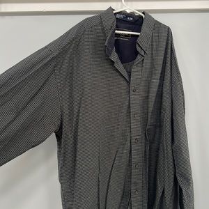 Men’s Navy button down size XL bundle all men’s button-down shirts 2 for $15 🛍